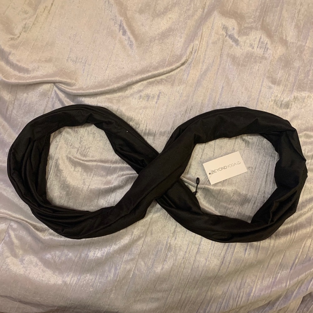 Beyond Yoga Infiniti Scarf